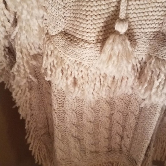 gap Fringe Tassel Open Sweater Poncho - Picture 3 of 8
